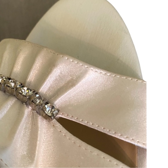 Cole Haan Kitten Heels 9.5 Cream Satin Beaded 4 Inches - Picture 12 of 12